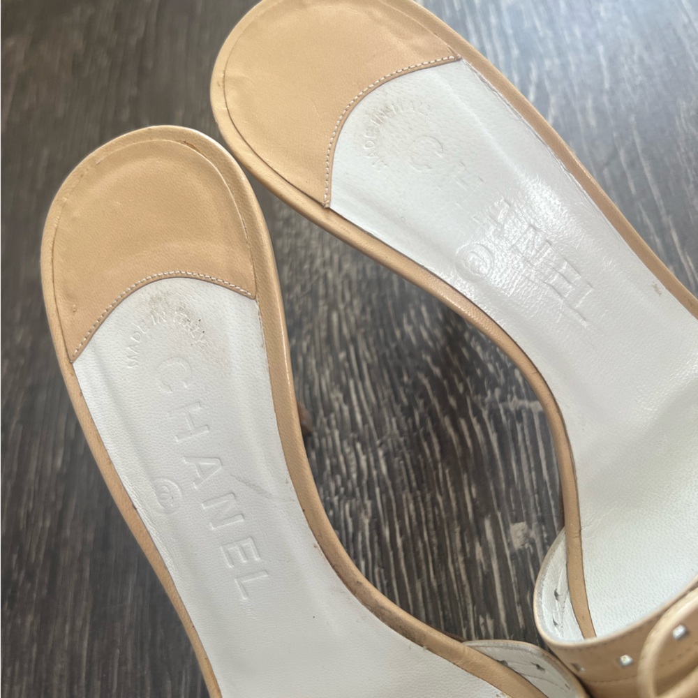 Chanel beige S/S 2005 interlocking cc logo sandal heels - Picture 4 of 9